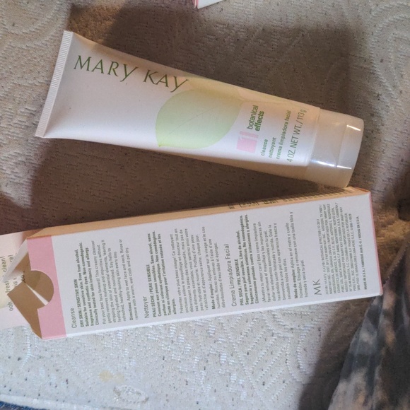 COPY - Mary Kay botanical effects cleanse, 4 oz. Dry/sensitive skin - Picture 2 of 2
